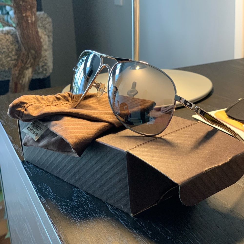 Oakley sunglasses aviator Plaintiff Polished Chrome / Chrome Iridium EUC!